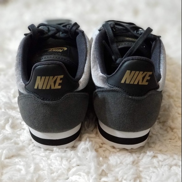 Nike Classic Cortez SE - Picture 5 of 6